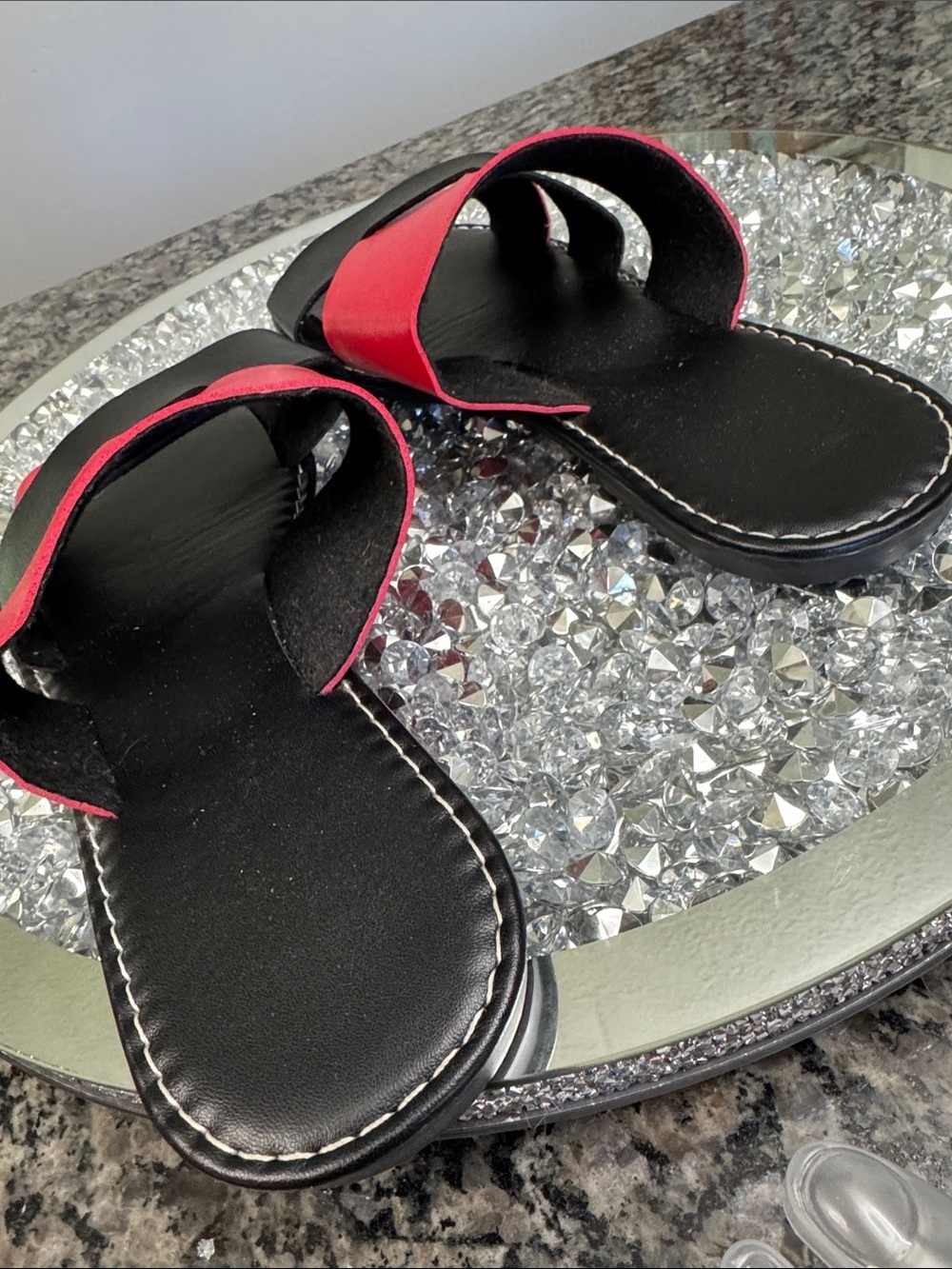 Red and Black criss cross vegan Leather Slide Sandals EUC 8.5 - Picture 8 of 9